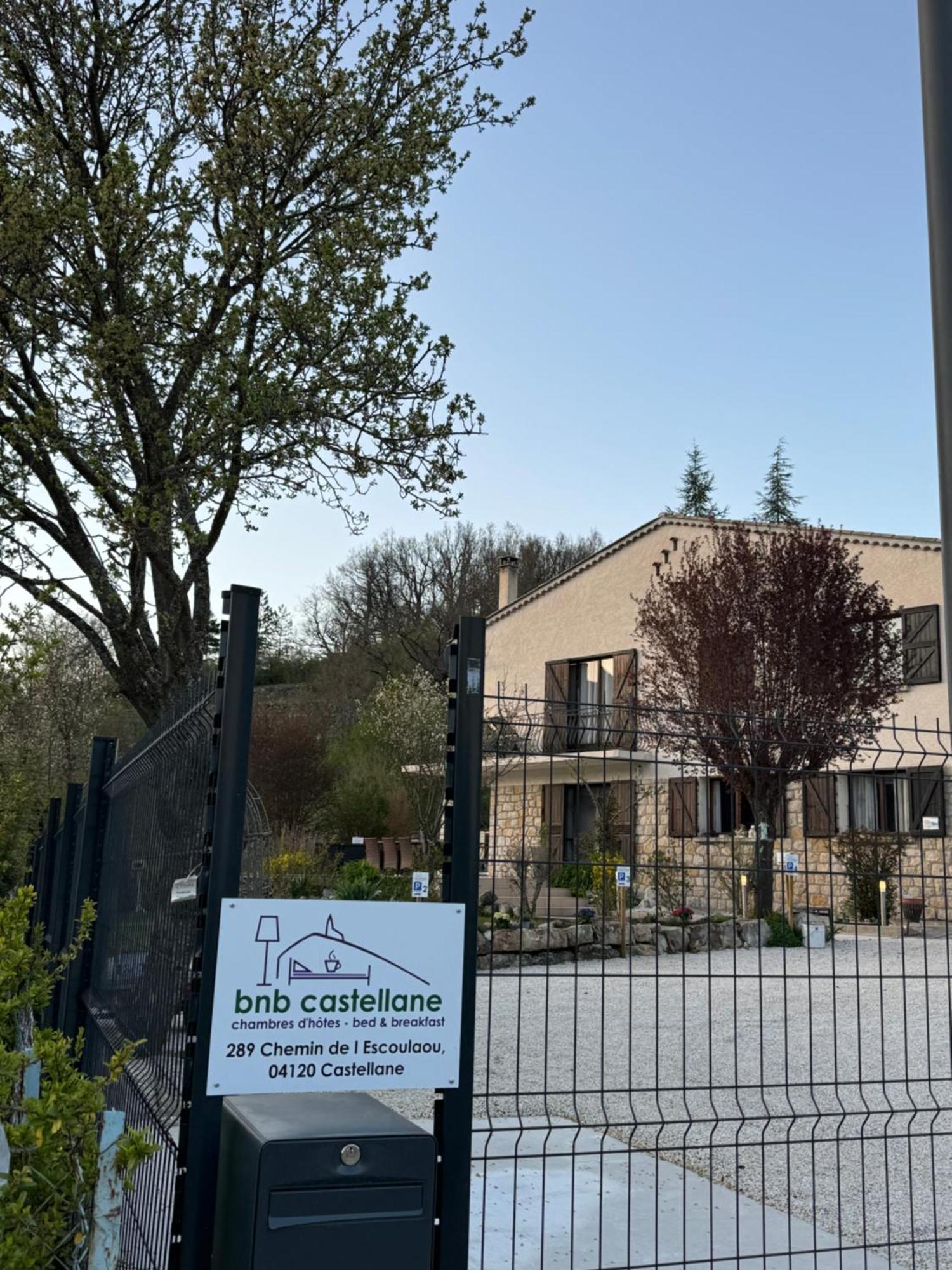 Bnb Castellane Chambre D'Hotes B&B Exterior photo