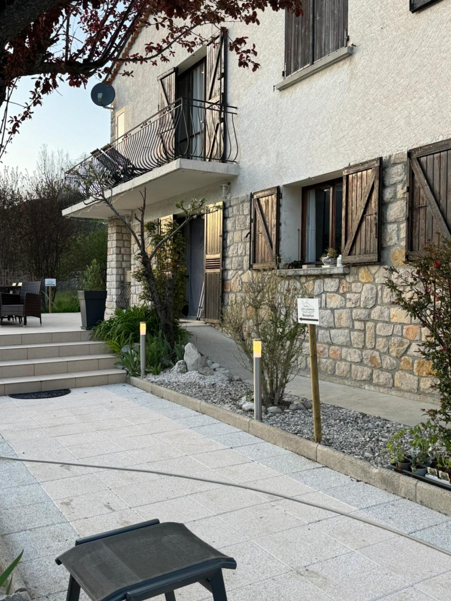 Bnb Castellane Chambre D'Hotes B&B Exterior photo