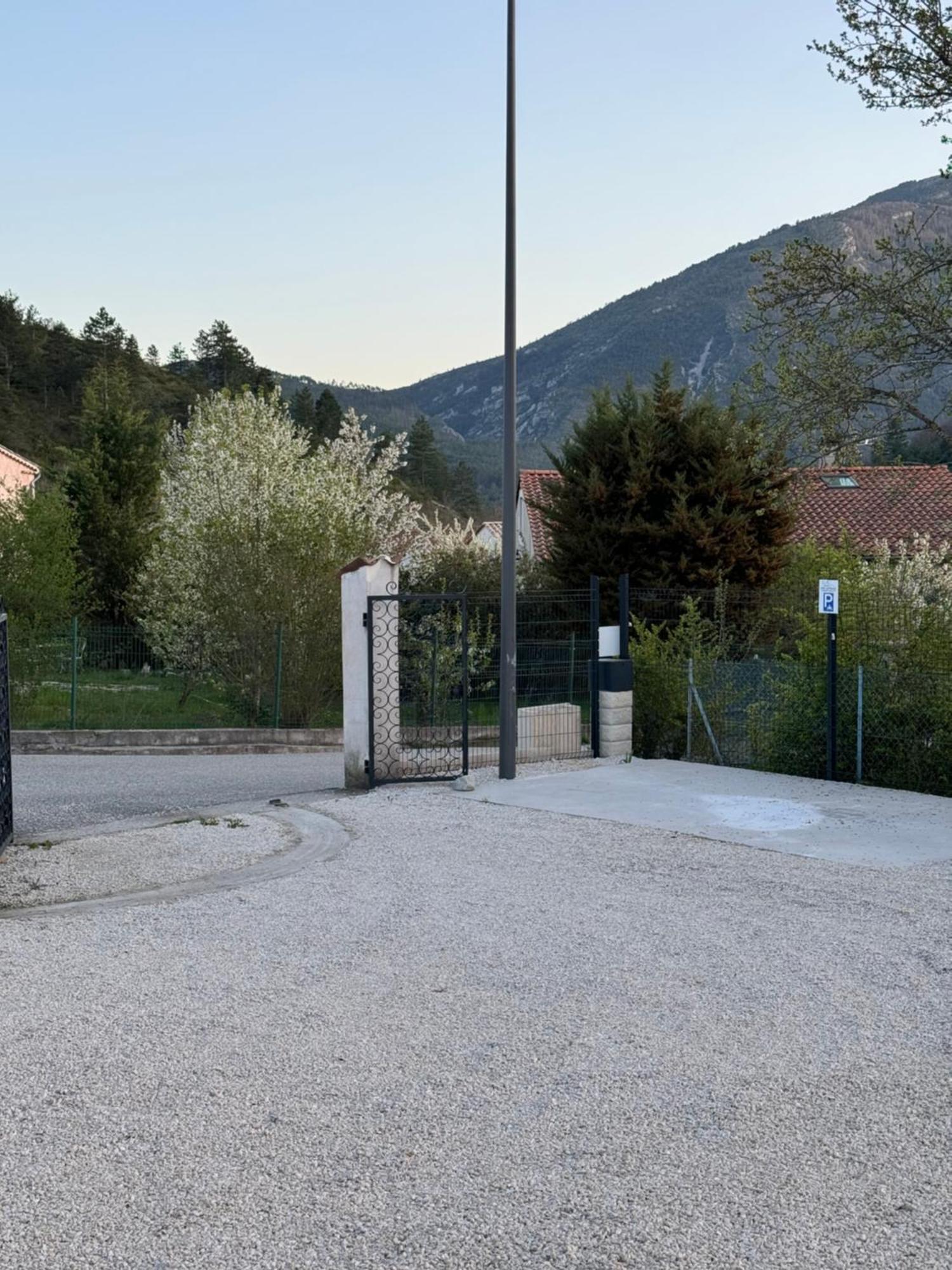 Bnb Castellane Chambre D'Hotes B&B Exterior photo