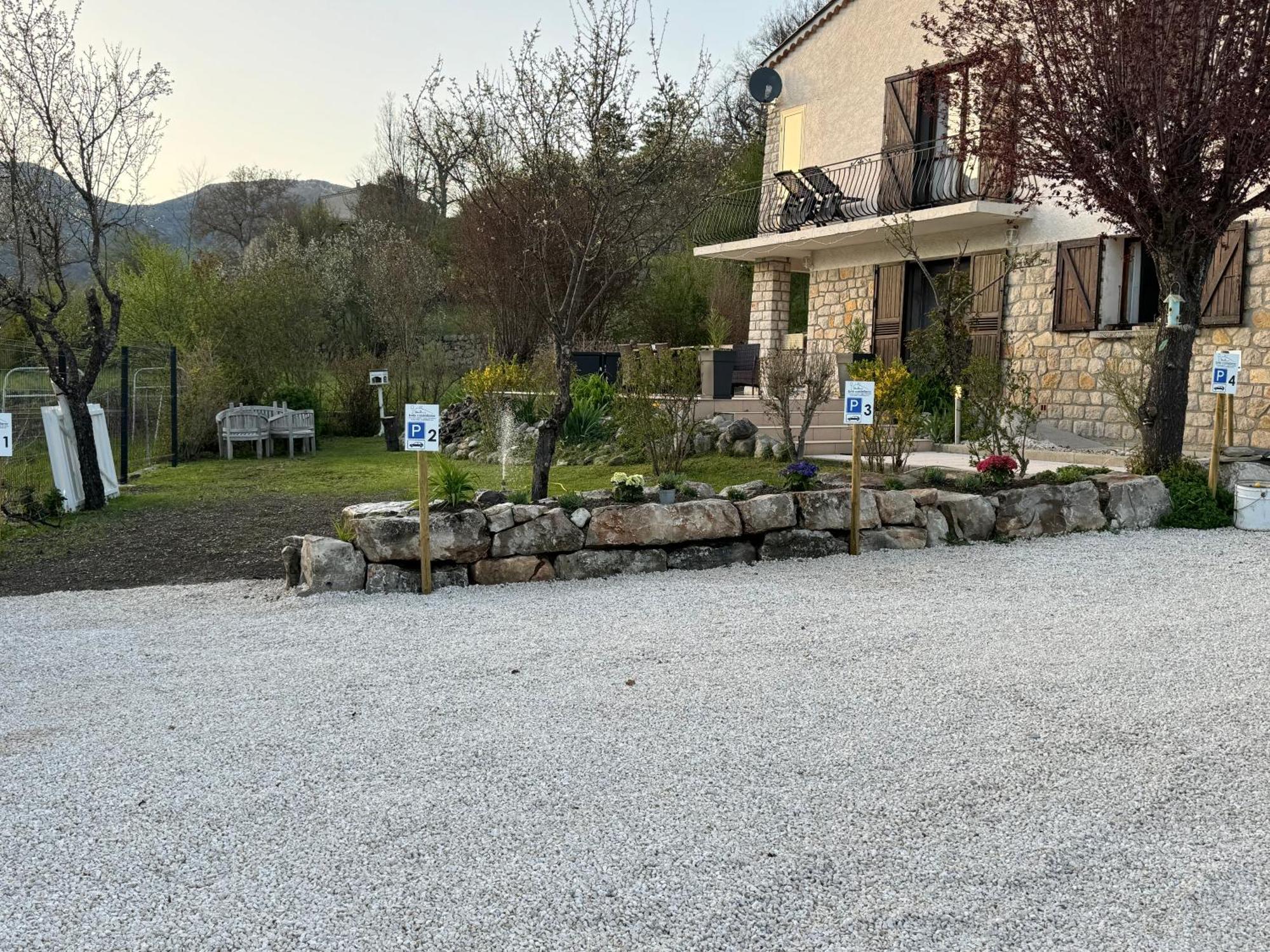 Bnb Castellane Chambre D'Hotes B&B Exterior photo