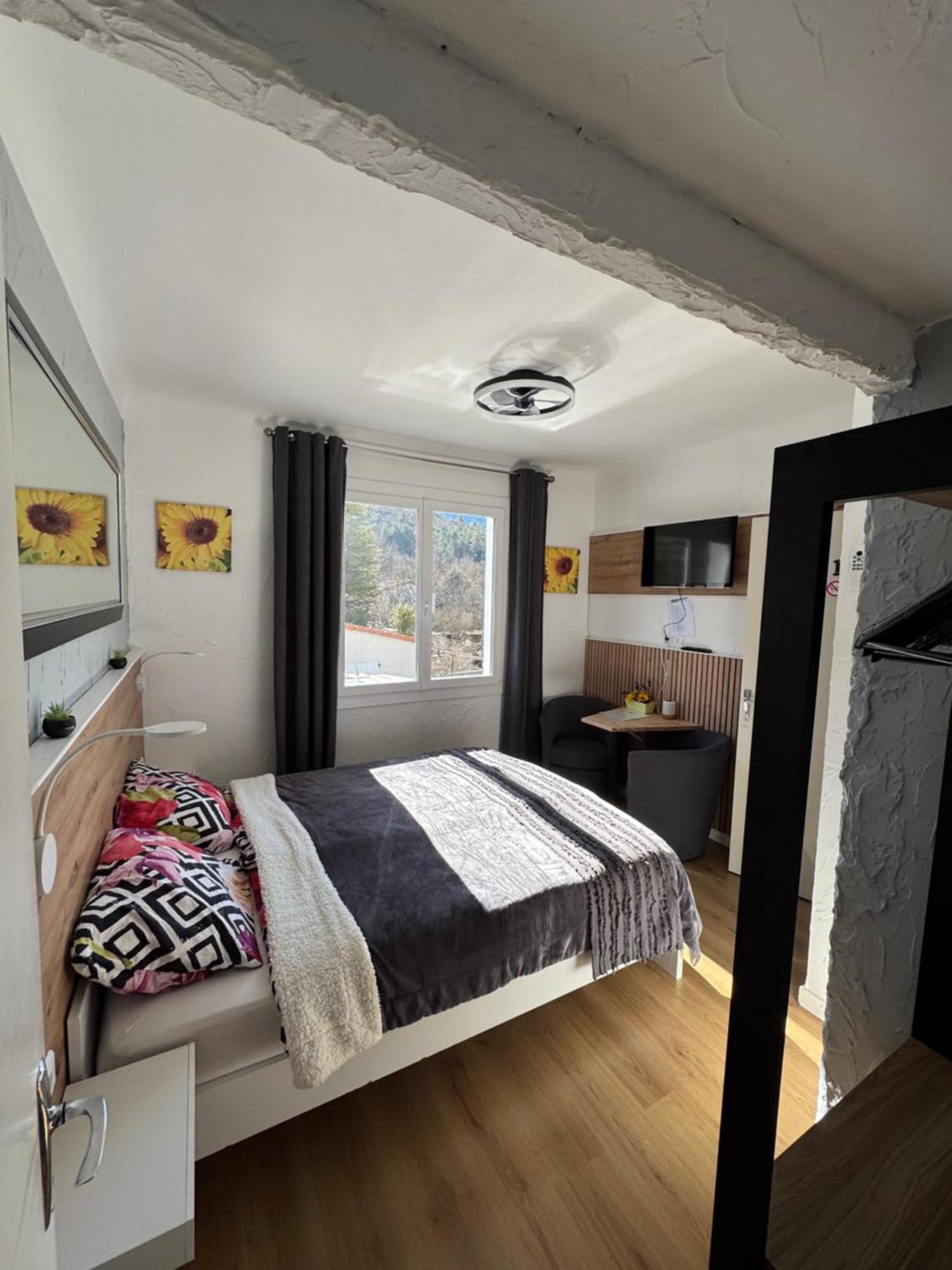 Bnb Castellane Chambre D'Hotes B&B Exterior photo